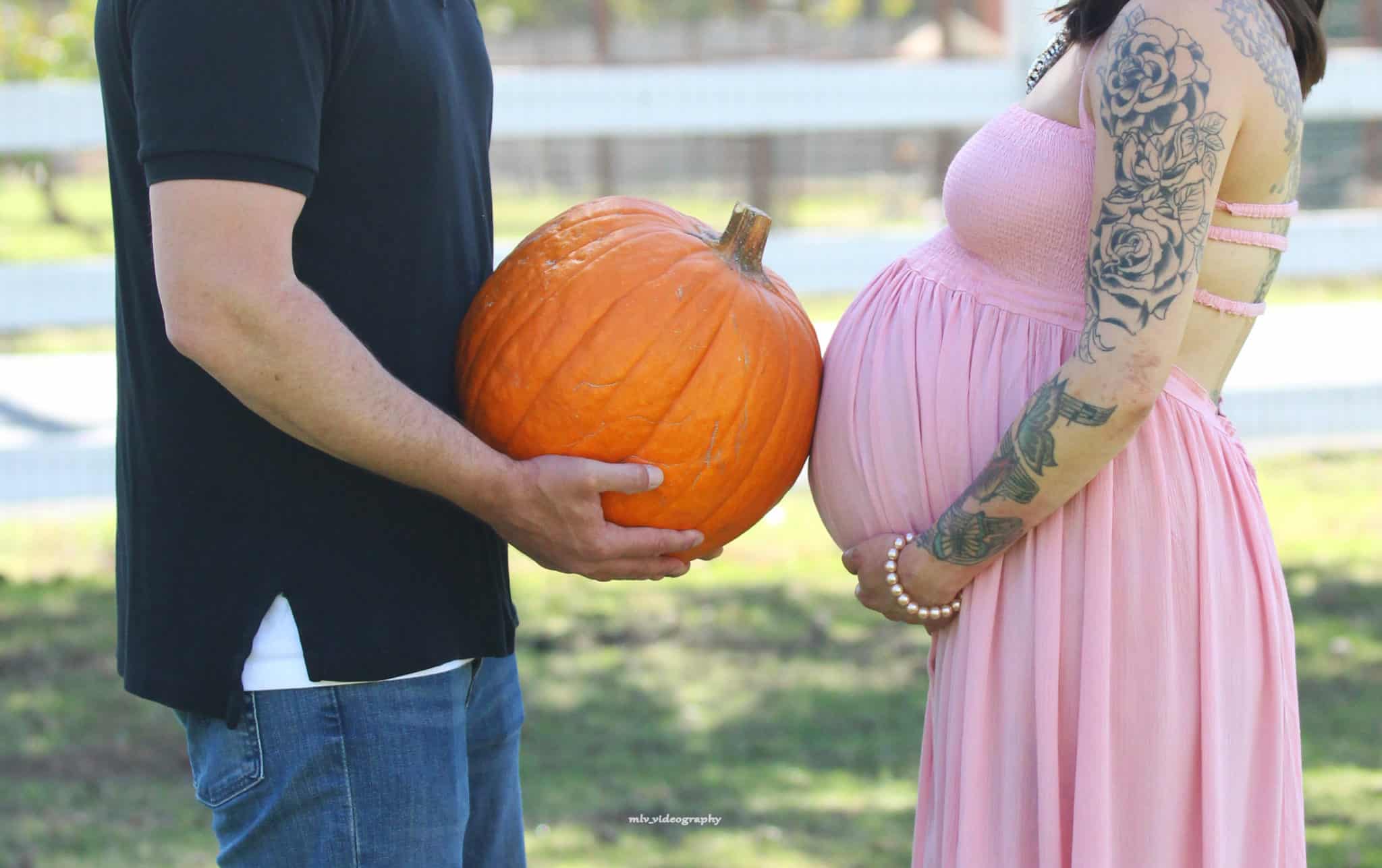Autumn fall pumpkin maternity photos